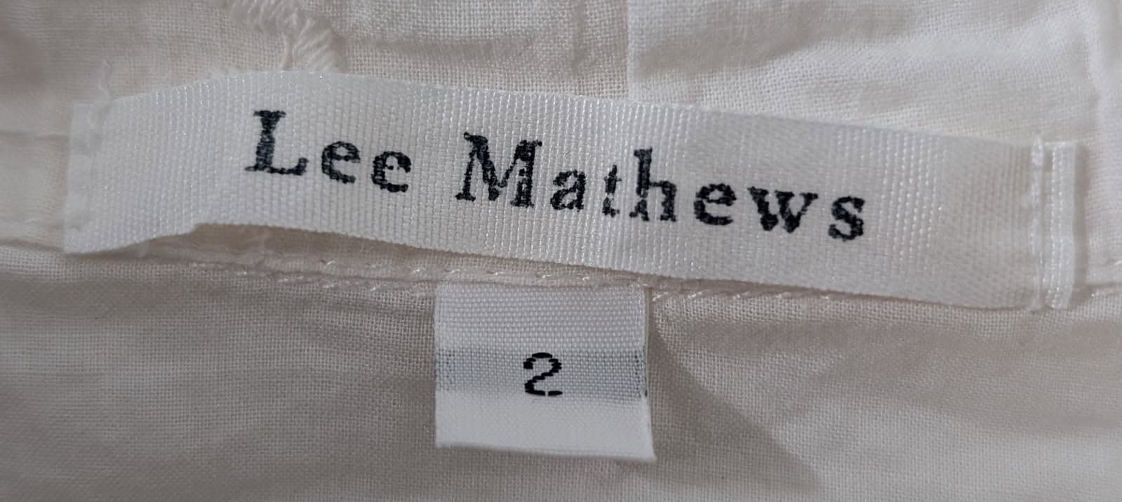 Lee Mathews White Embroidered Short Sleeve Button-Down Blouse - Size 2 — photo 3 of 3