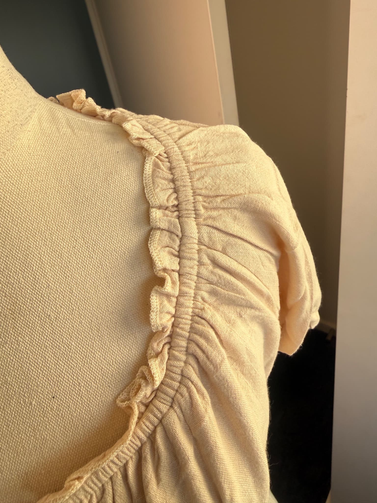 Beige Puff Sleeve Tie-Front Corset Crop Top — photo 5 of 6