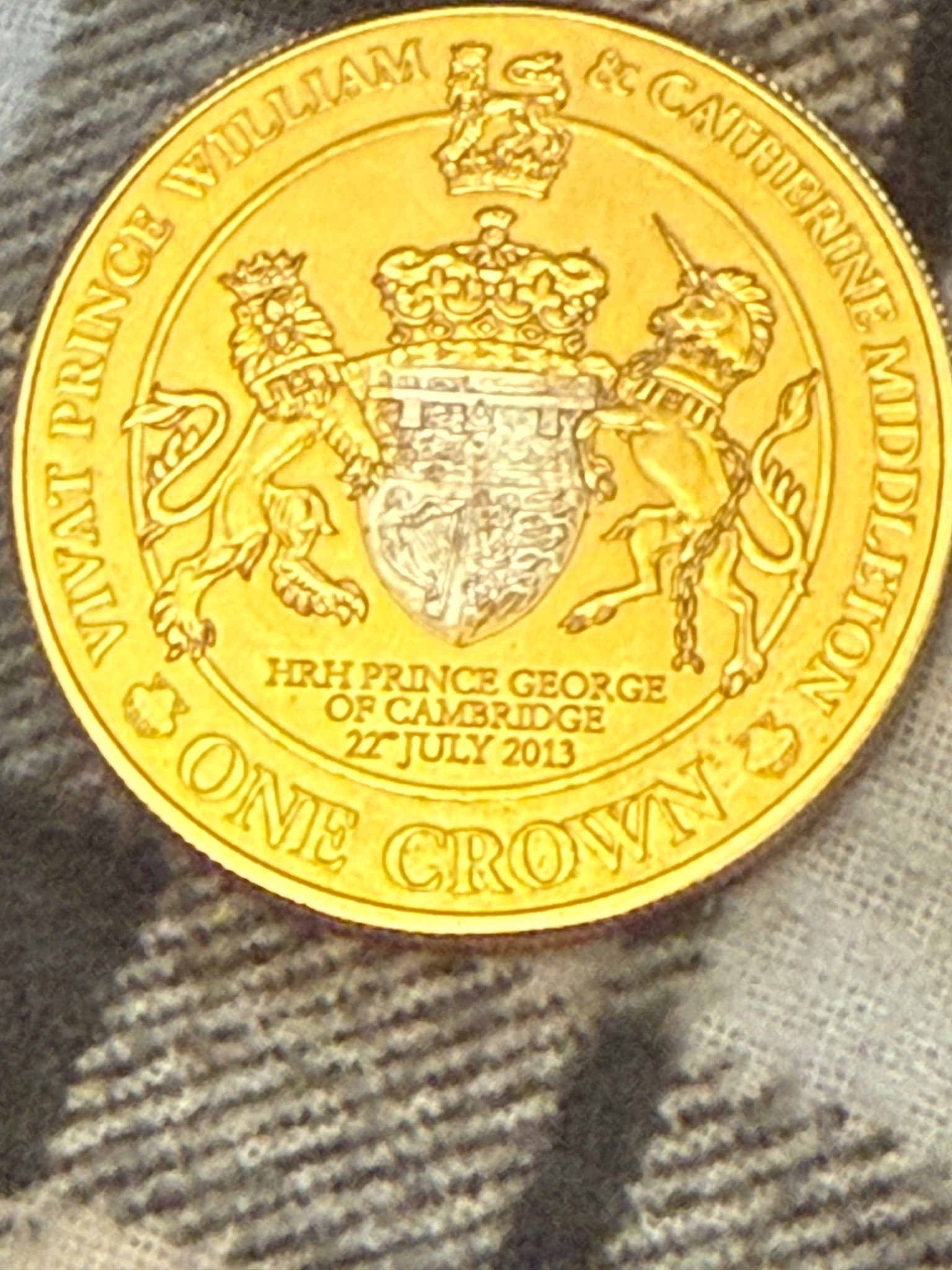 Royal Mint Commemorative One Crown Coin Prince William & Catherine Middleton — photo 3 of 7