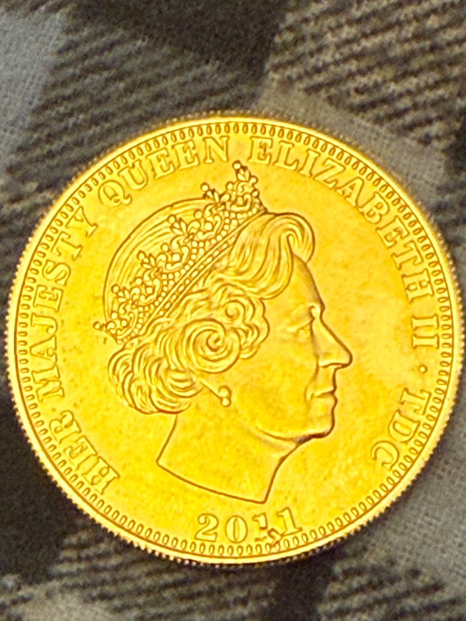 Royal Mint Commemorative One Crown Coin Prince William & Catherine Middleton — photo 4 of 7