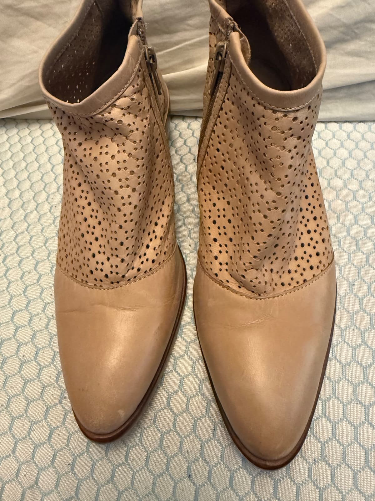 Wittner Perforated Leather Block Heel Ankle Boots Beige Size 38 — photo 1 of 11