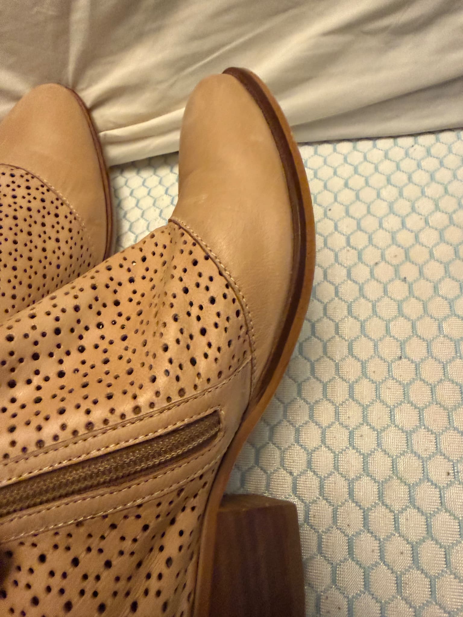 Wittner Perforated Leather Block Heel Ankle Boots Beige Size 38 — photo 6 of 11