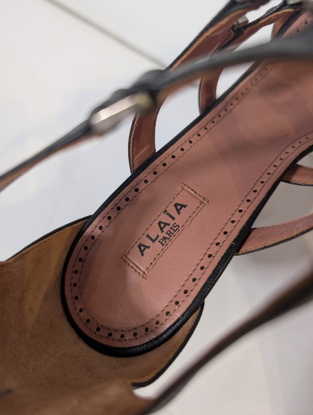 Alaïa Black Leather Studded Gladiator Sandals - EU 38 — photo 2 of 9