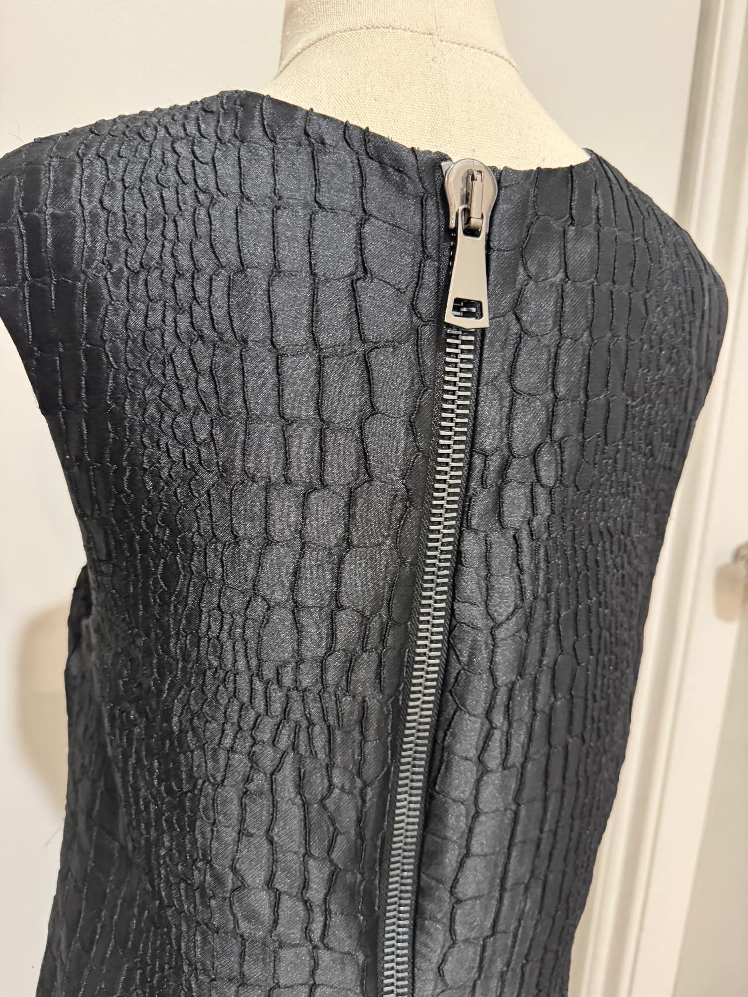 Alex Perry Black Textured Ruffle Hem Mini Dress — photo 6 of 11
