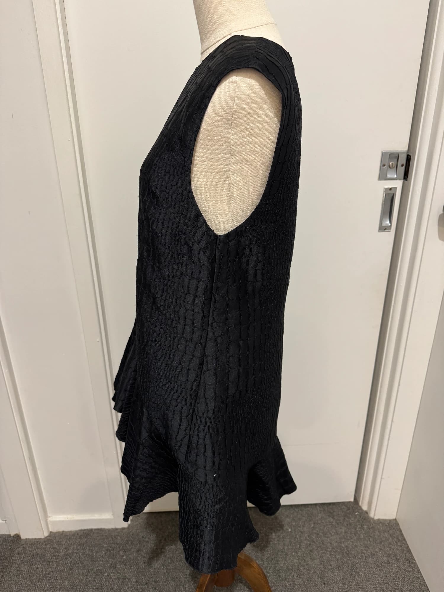 Alex Perry Black Textured Ruffle Hem Mini Dress — photo 7 of 11