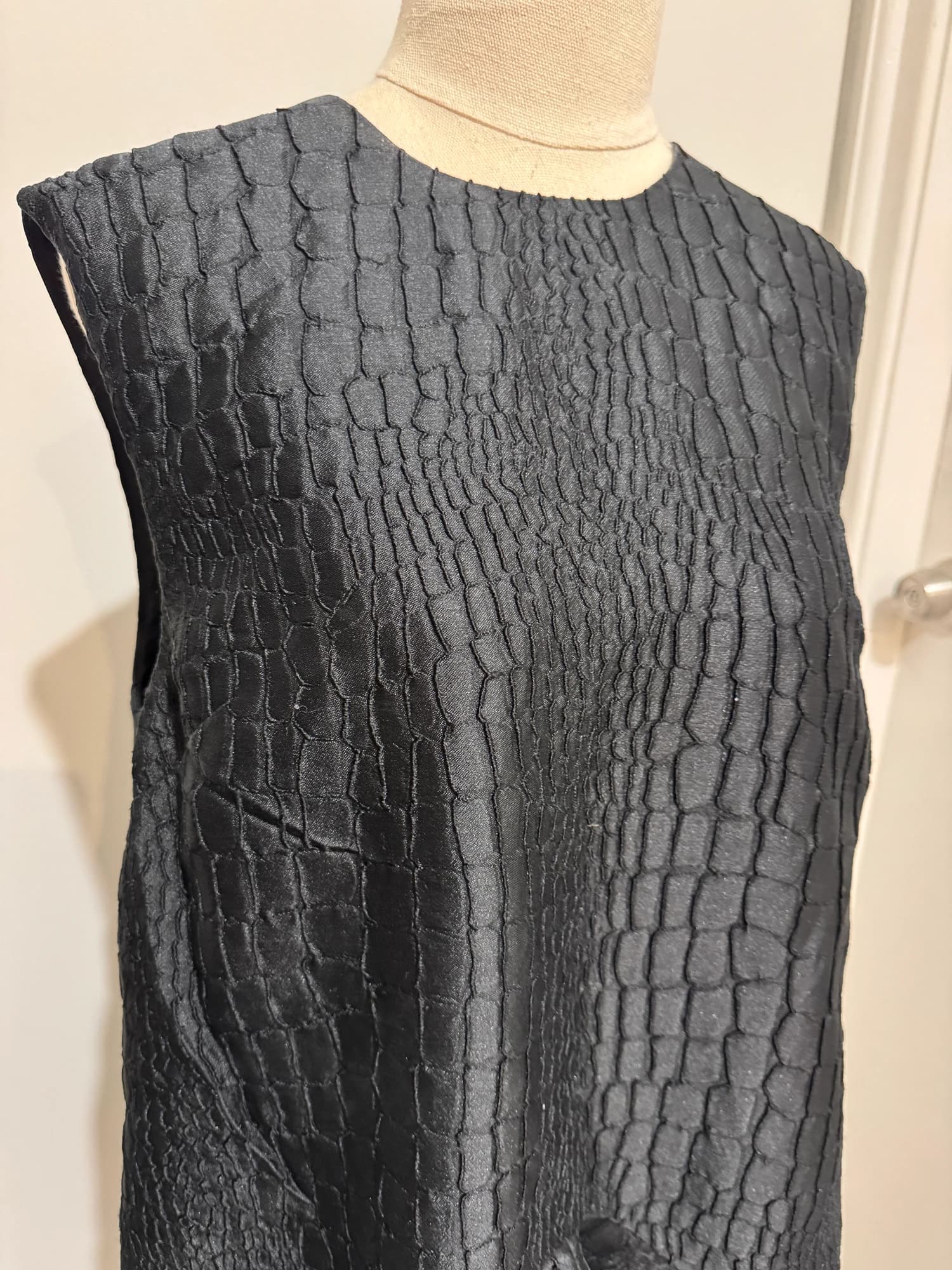 Alex Perry Black Textured Ruffle Hem Mini Dress — photo 8 of 11