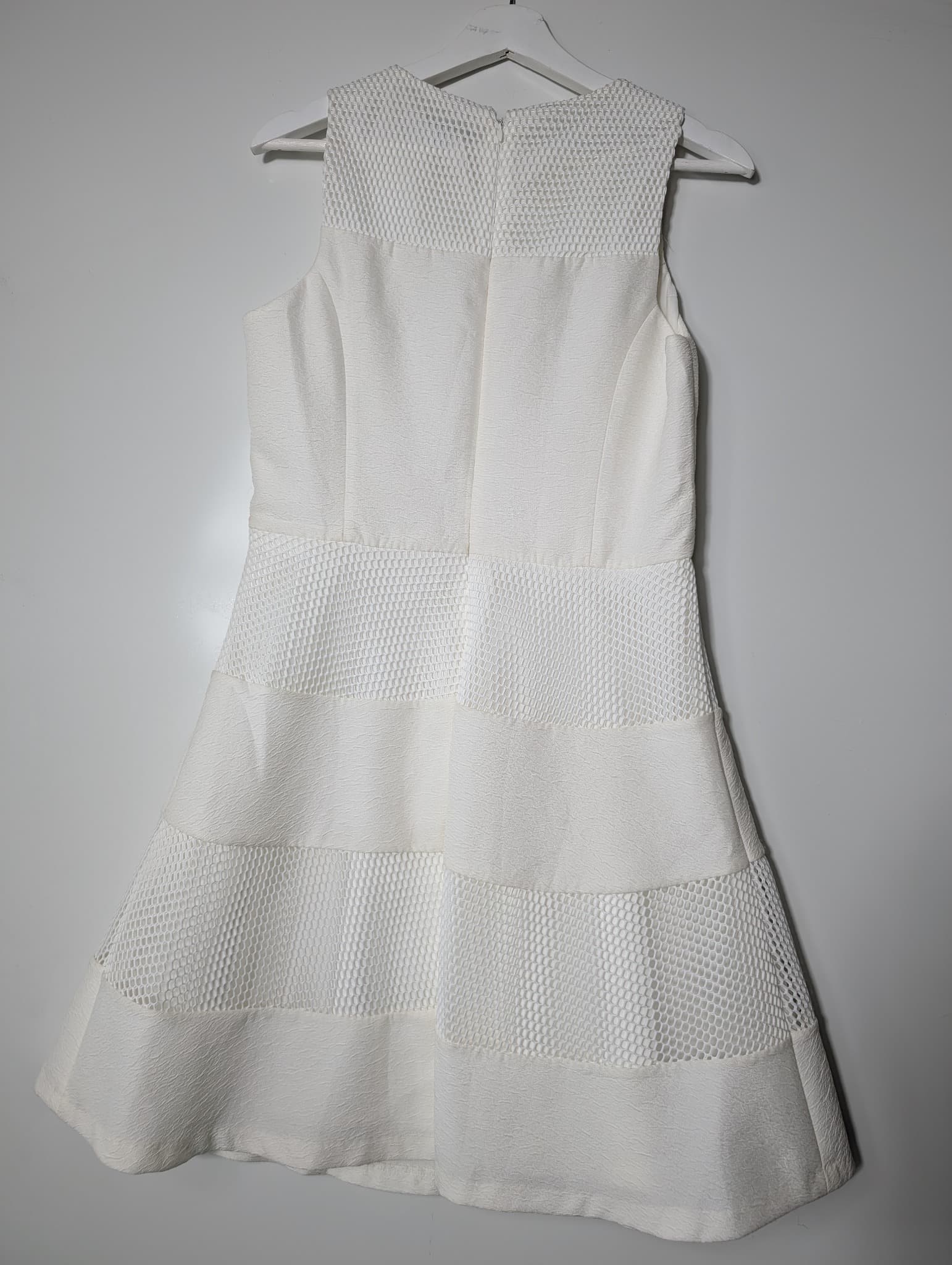 Ann Taylor Fit and Flare Dress White Sleeveless Textured Mesh Panel Size 6 — photo 5 of 7