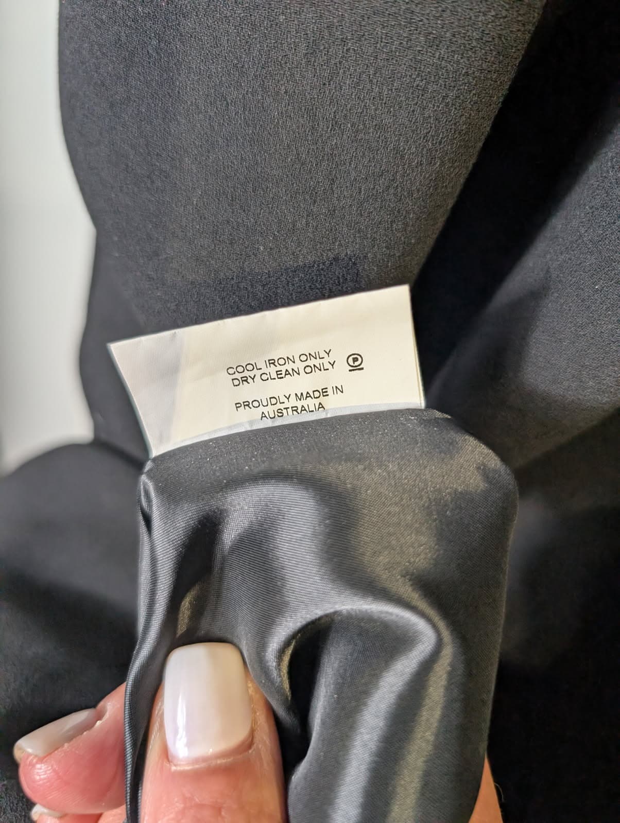 Anthea Crawford Black Sleeveless V-Neck Sheath Dress - Size 18 — photo 3 of 6
