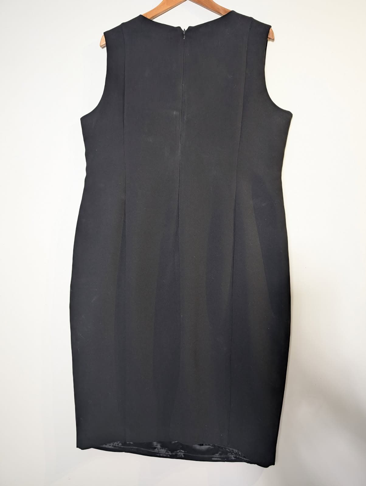 Anthea Crawford Black Sleeveless V-Neck Sheath Dress - Size 18 — photo 5 of 6