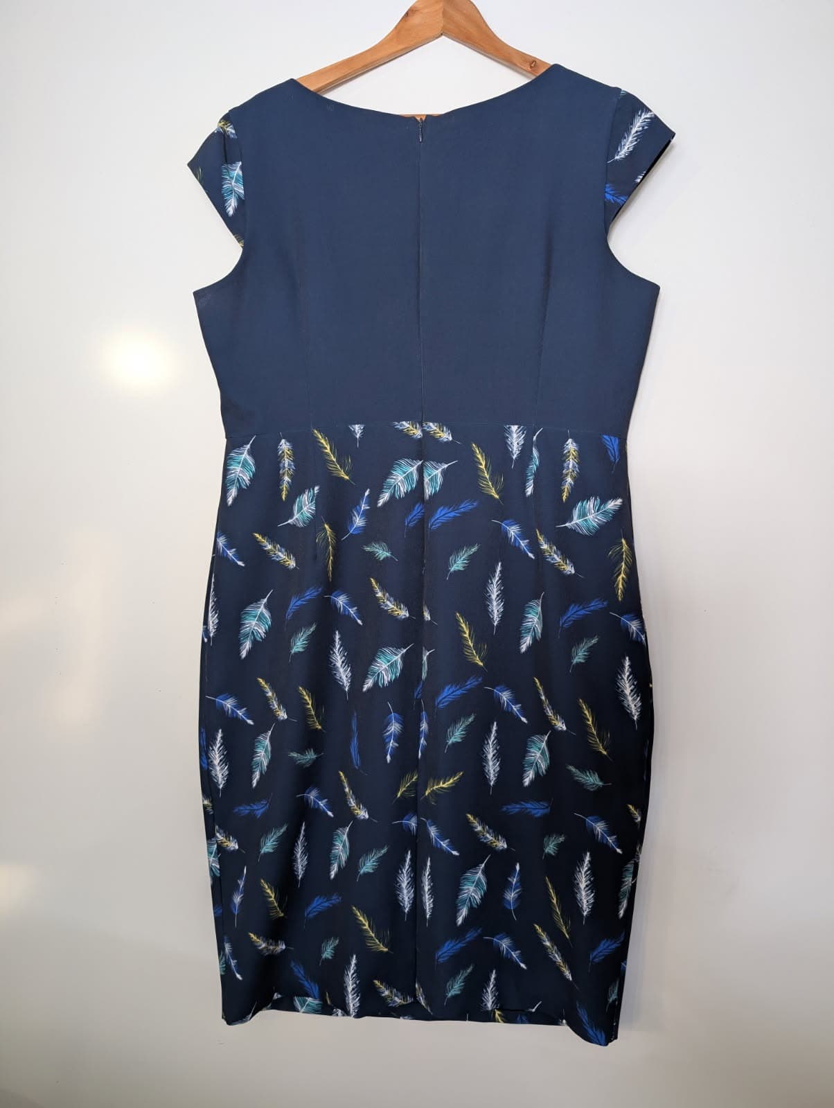 Anthea Crawford Navy Blue Feather Print Sheath Dress - Size 18 — photo 5 of 7