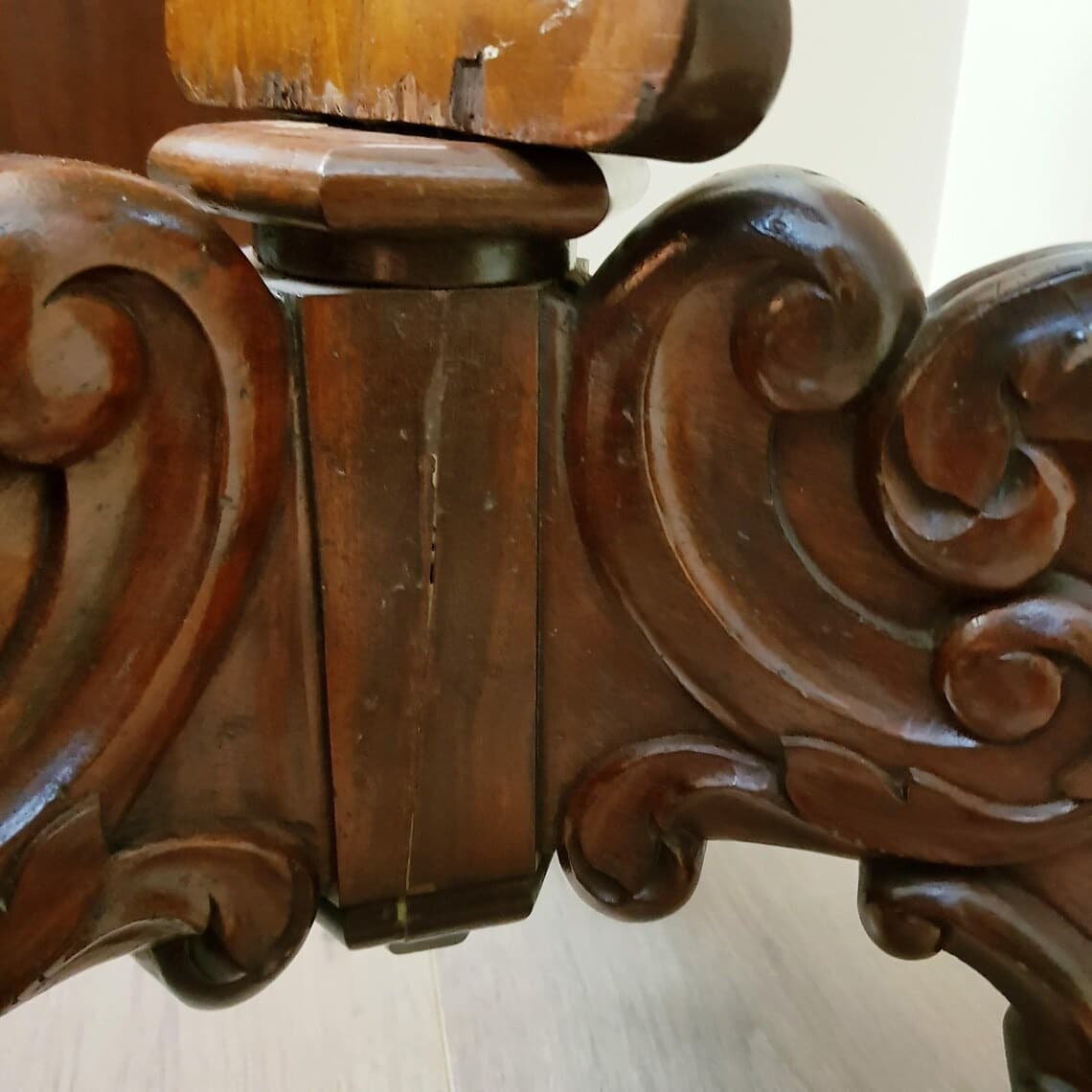 Antique Victorian Mahogany Fire Screen Stand Ornate Carved Wood — photo 3 of 4