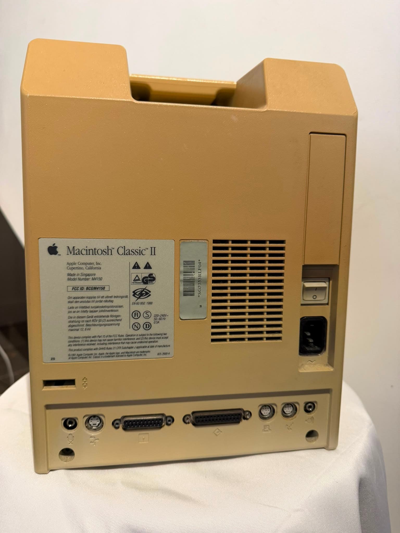 Apple Macintosh Classic II Vintage Desktop Computer Untested — photo 2 of 5