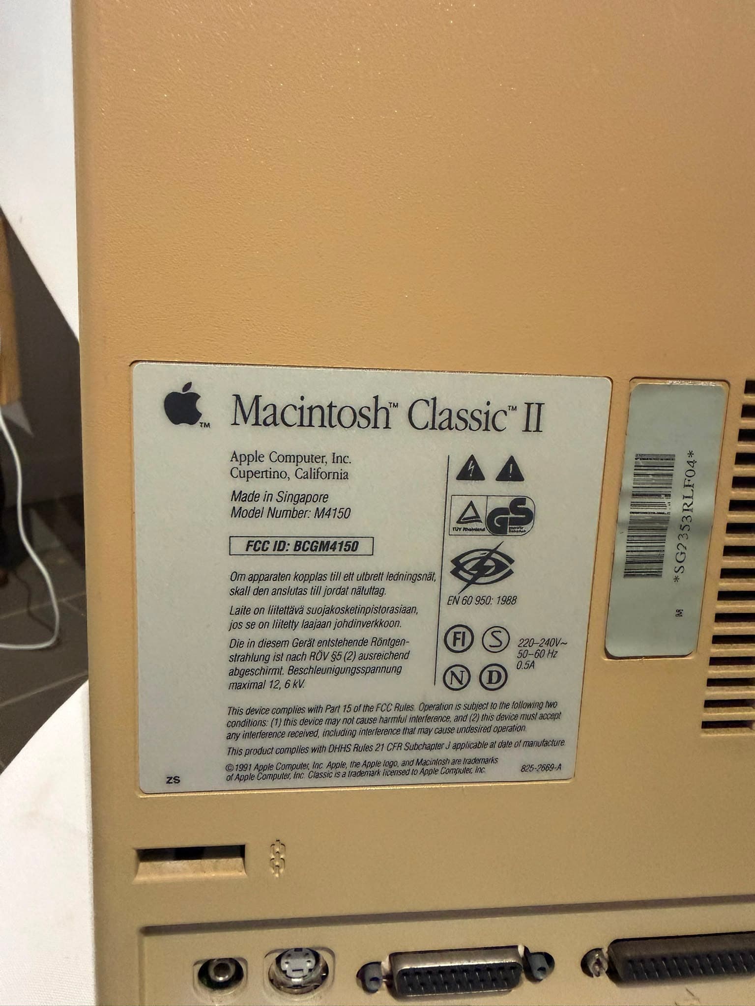 Apple Macintosh Classic II Vintage Desktop Computer Untested — photo 4 of 5