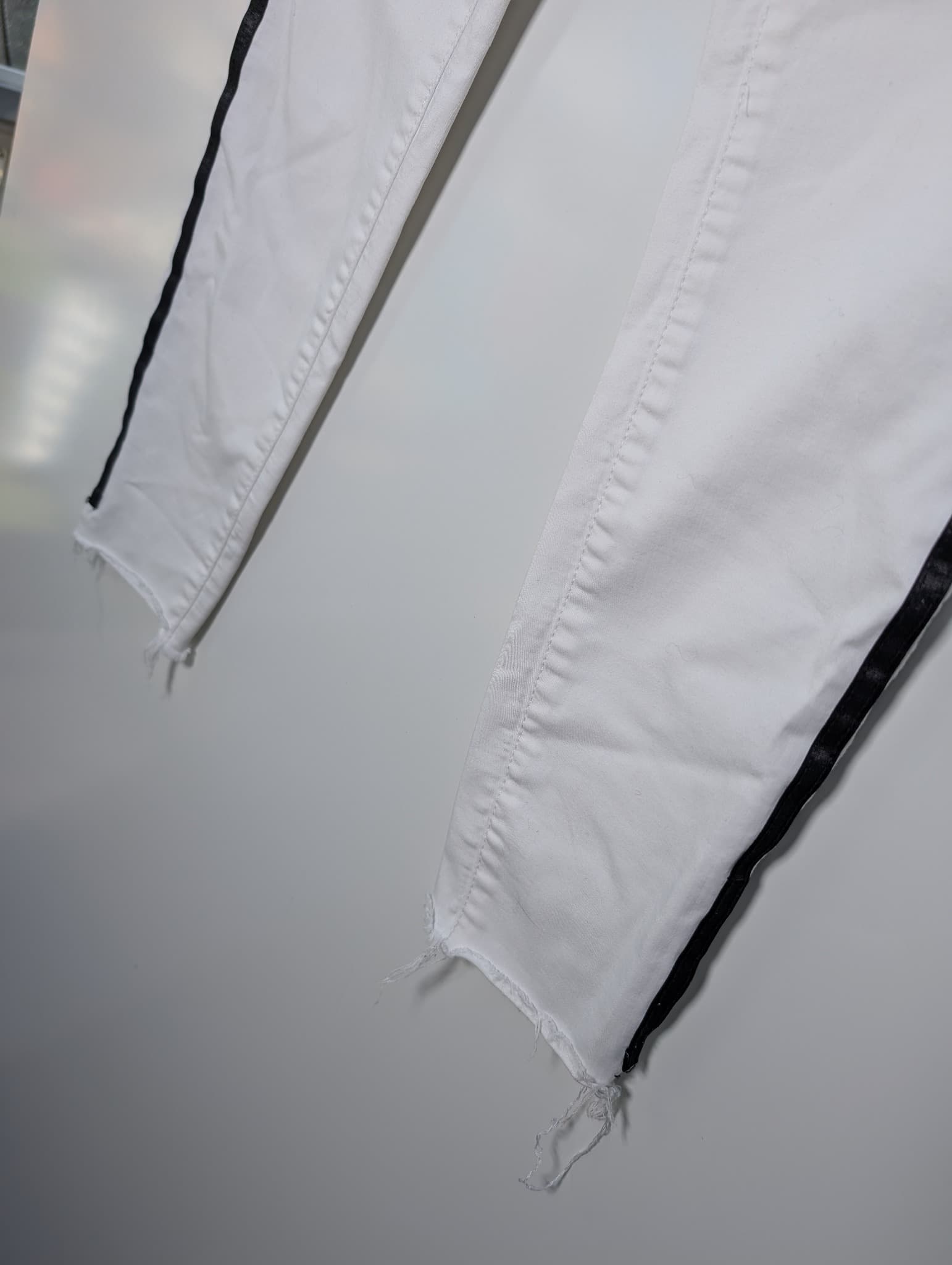 Articles of Society Skinny Jeans White with Black Side Stripe Size 31 — photo 3 of 11