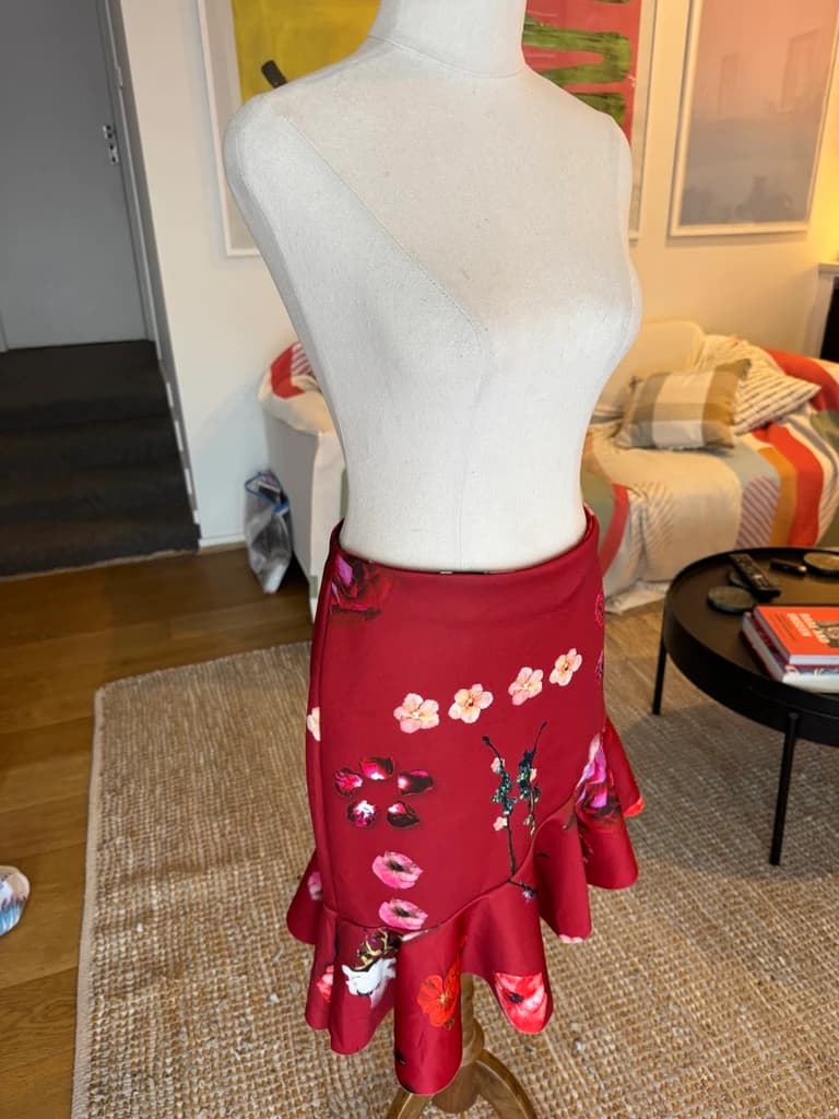 ASOS Red Floral Mini Skirt — photo 2 of 10