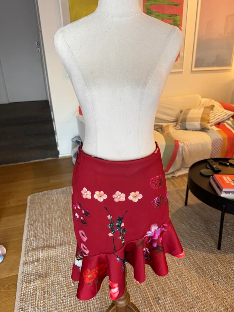 ASOS Red Floral Mini Skirt — photo 10 of 10