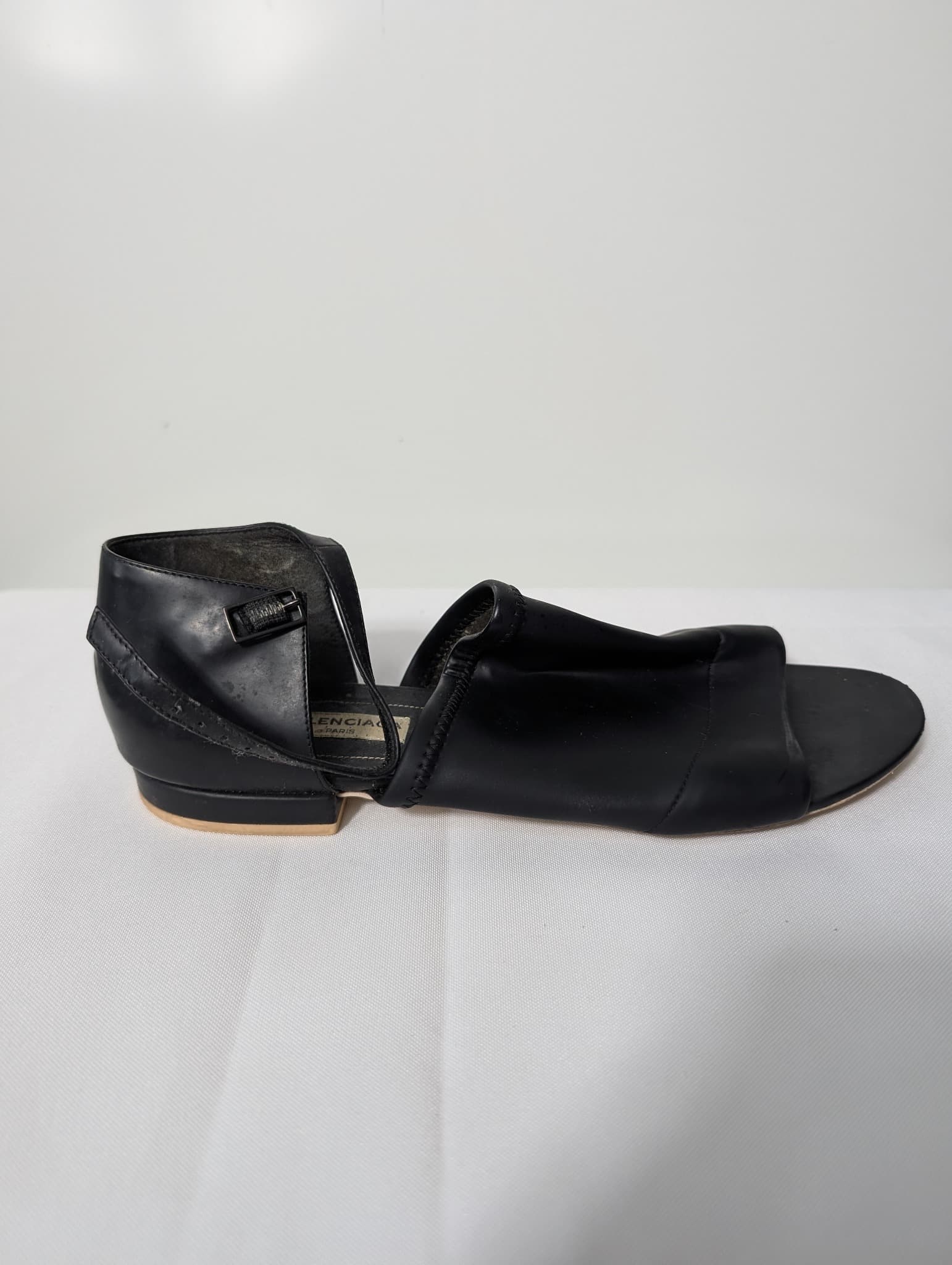 Balenciaga Black Leather Ankle Strap Flat Sandals EU 38 — photo 3 of 8
