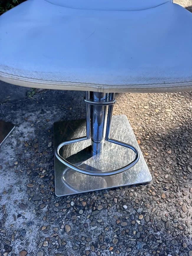 Bar Stools White Leather Adjustable Swivel Chrome Base Modern Kitchen — photo 3 of 7