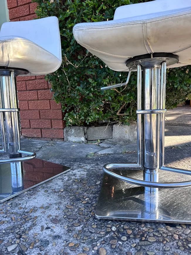 Bar Stools White Leather Adjustable Swivel Chrome Base Modern Kitchen — photo 4 of 7
