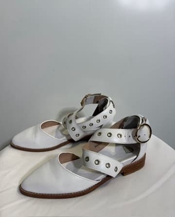 Bared Footwear White Leather Grommet Ankle Strap Flats EU 35 — photo 3 of 4