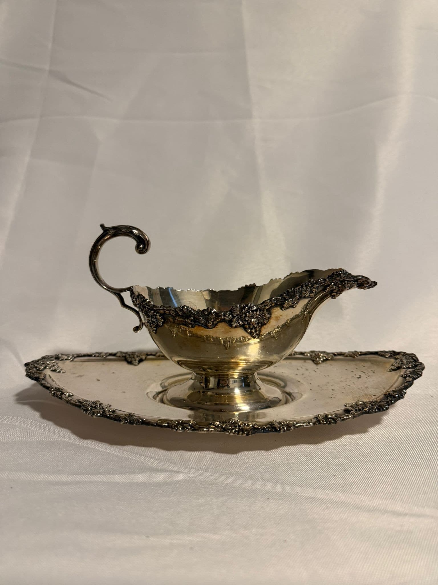 Barker Bros Silver Plated Gravy Boat With Attached Underplate — photo 2 of 8