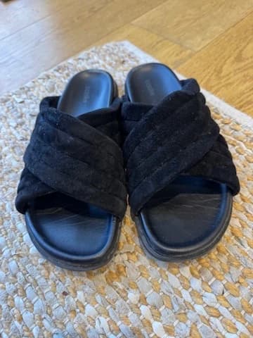 Bassike Black Quilted Suede Slides — photo 7 of 7