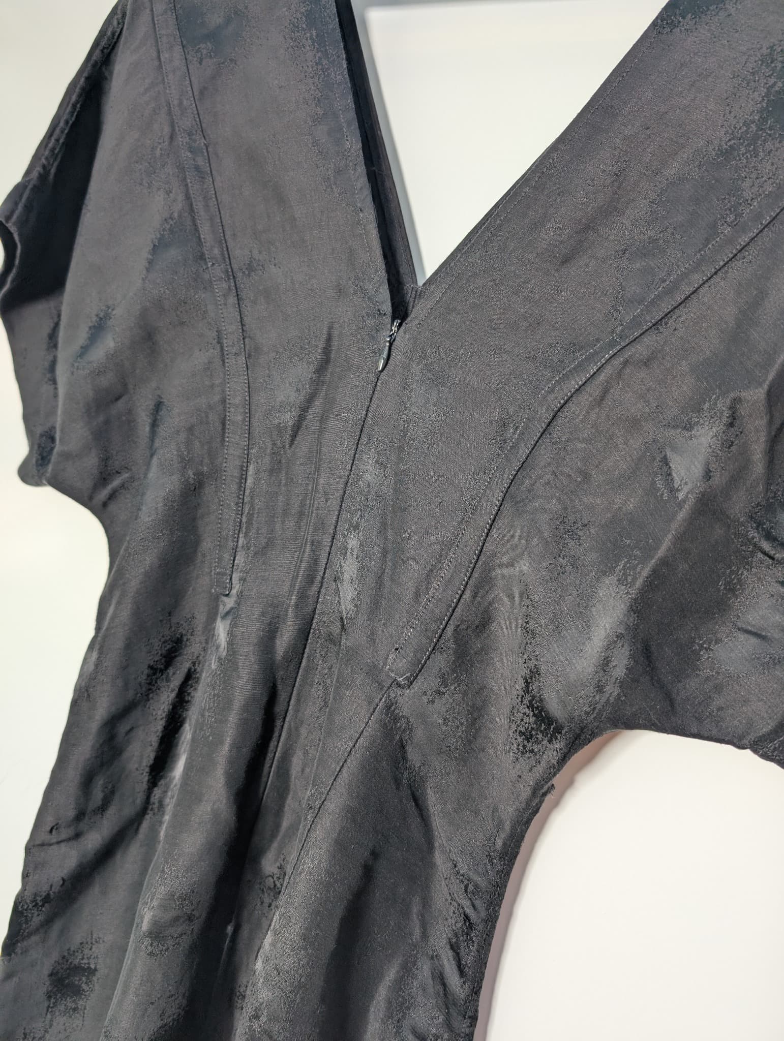 Bassike V-Neck Textured Shift Dress Black Size 0 — photo 5 of 8