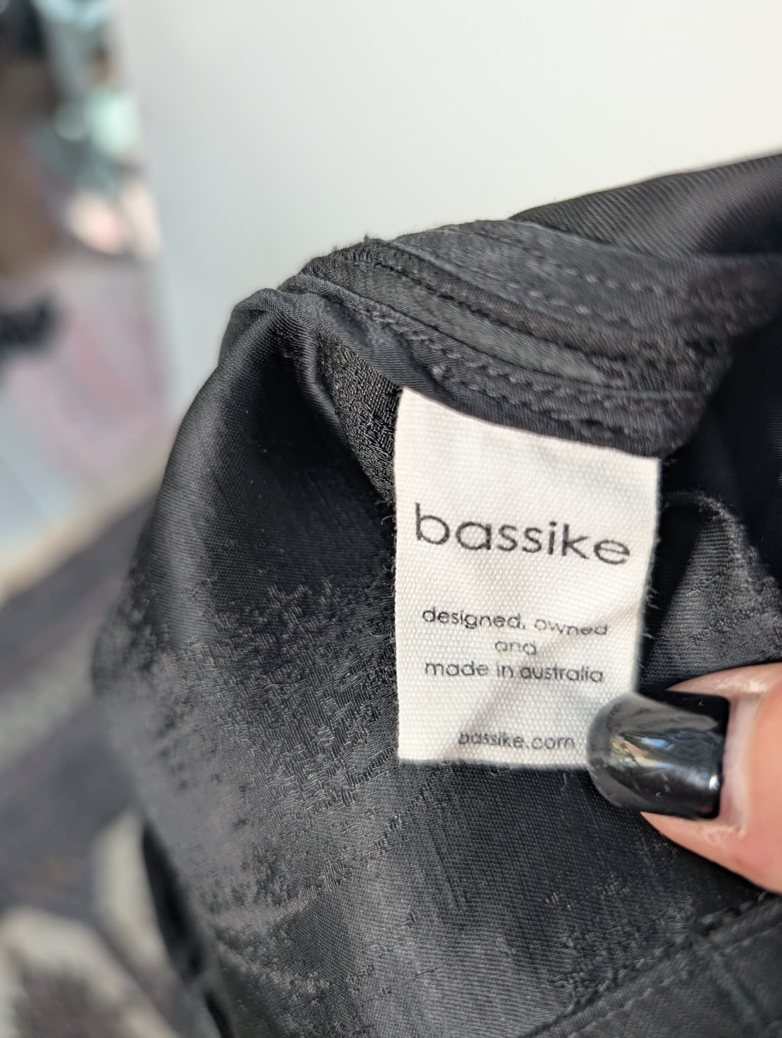 Bassike V-Neck Textured Shift Dress Black Size 0 — photo 7 of 8
