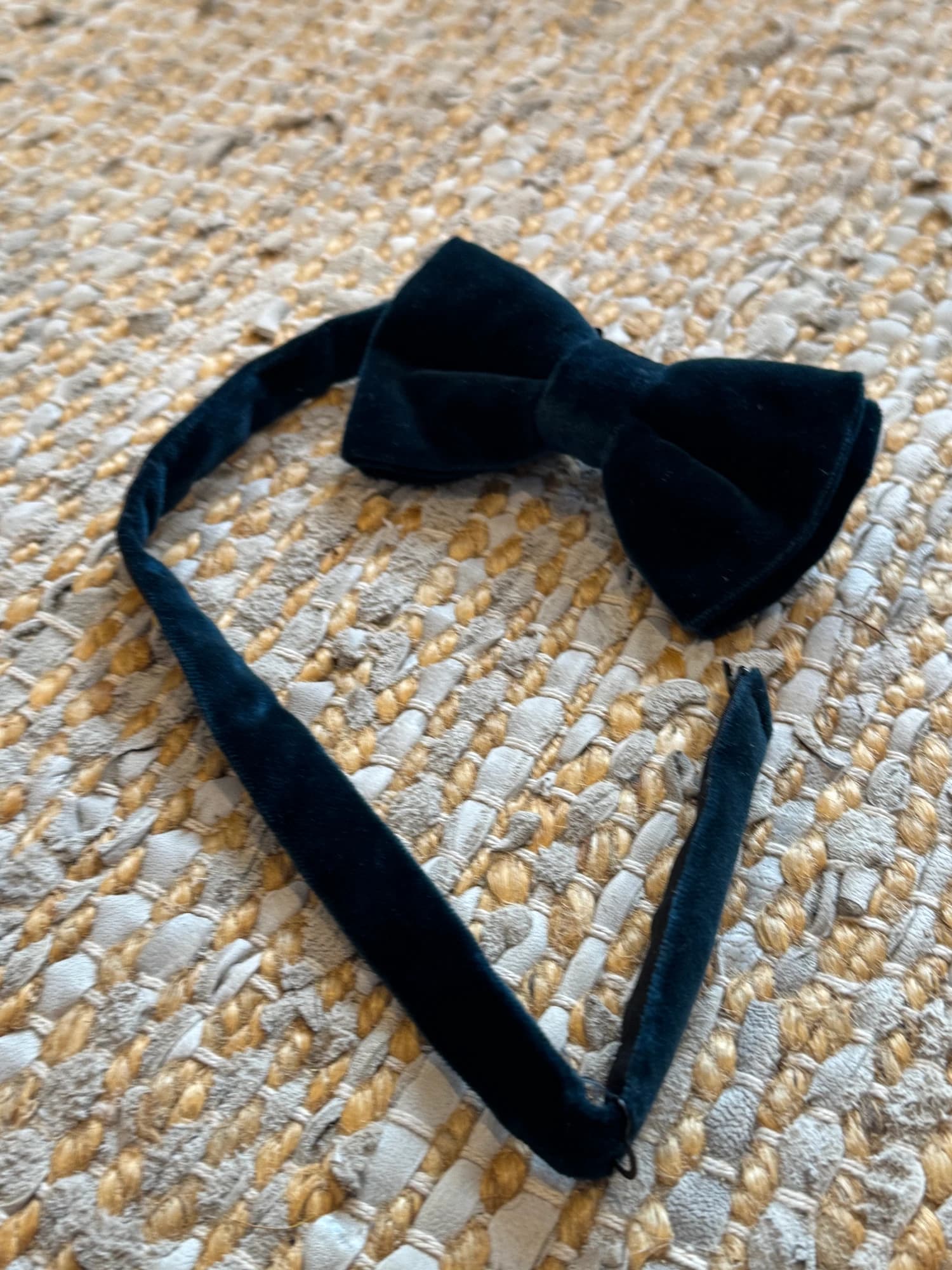 BOSS Men's Dark Teal Velvet Adjustable Bow Tie — photo 2 of 5