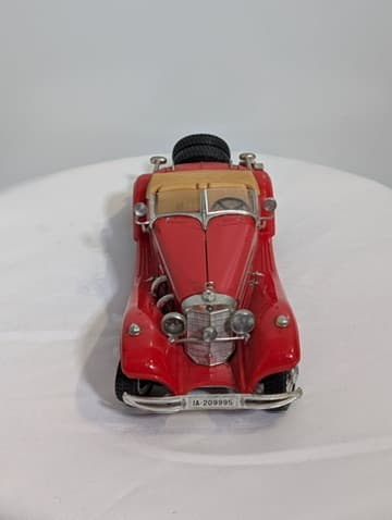 Burago Mercedes-Benz 500K Roadster 1936 Diecast Model 1:18 Scale Red — photo 3 of 4