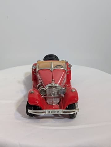 Burago Mercedes-Benz 500K Roadster 1936 Diecast Model 1:18 Scale Red — photo 4 of 4