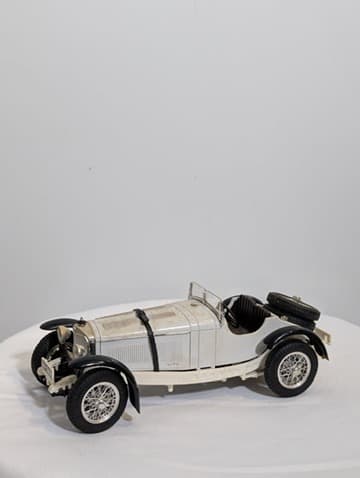 Burago Mercedes-Benz SSK 1928 Diecast Model Car 1:18 Scale White — photo 1 of 6