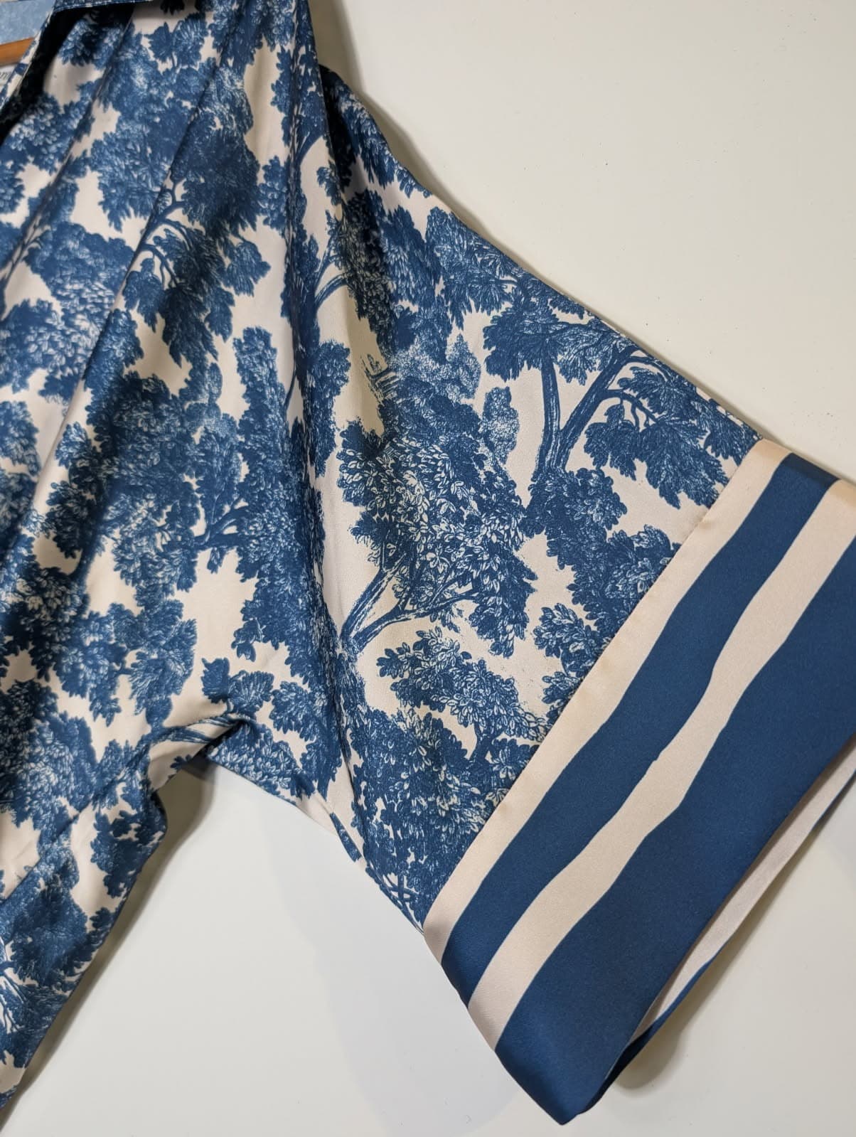 Carolina Lifestyle Blue Toile Print Satin Blouse - Size SM — photo 5 of 6