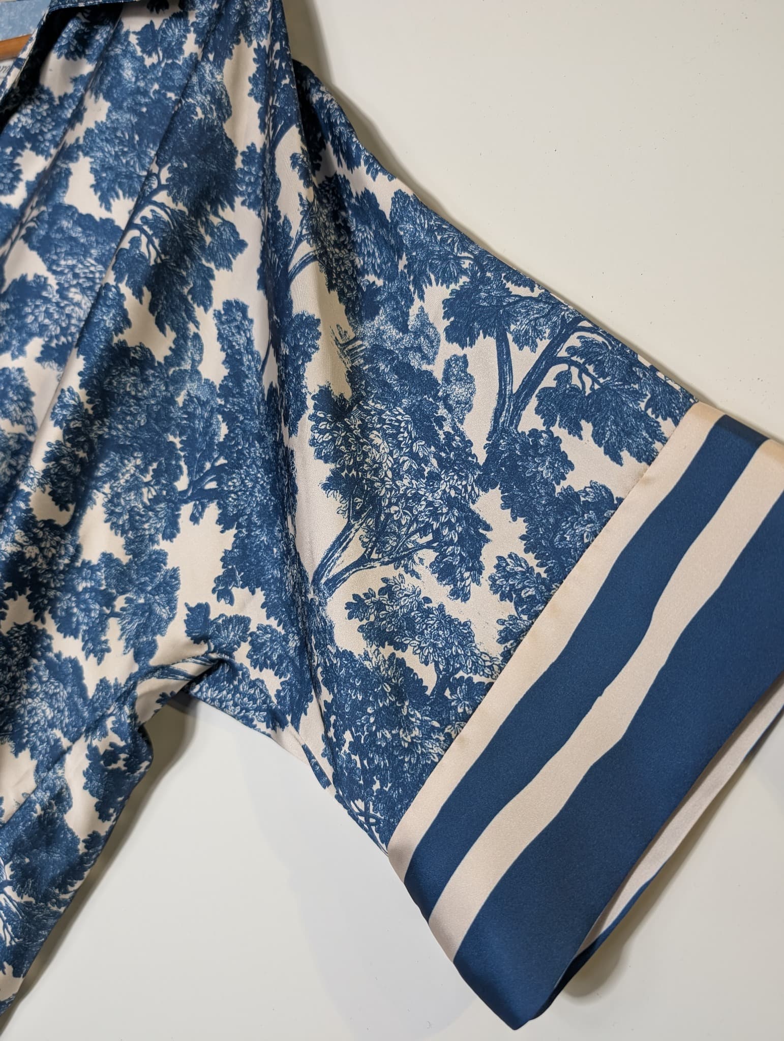 Carolina Lifestyle Satin Shirt Blue Toile de Jouy Print Size S/M — photo 2 of 6