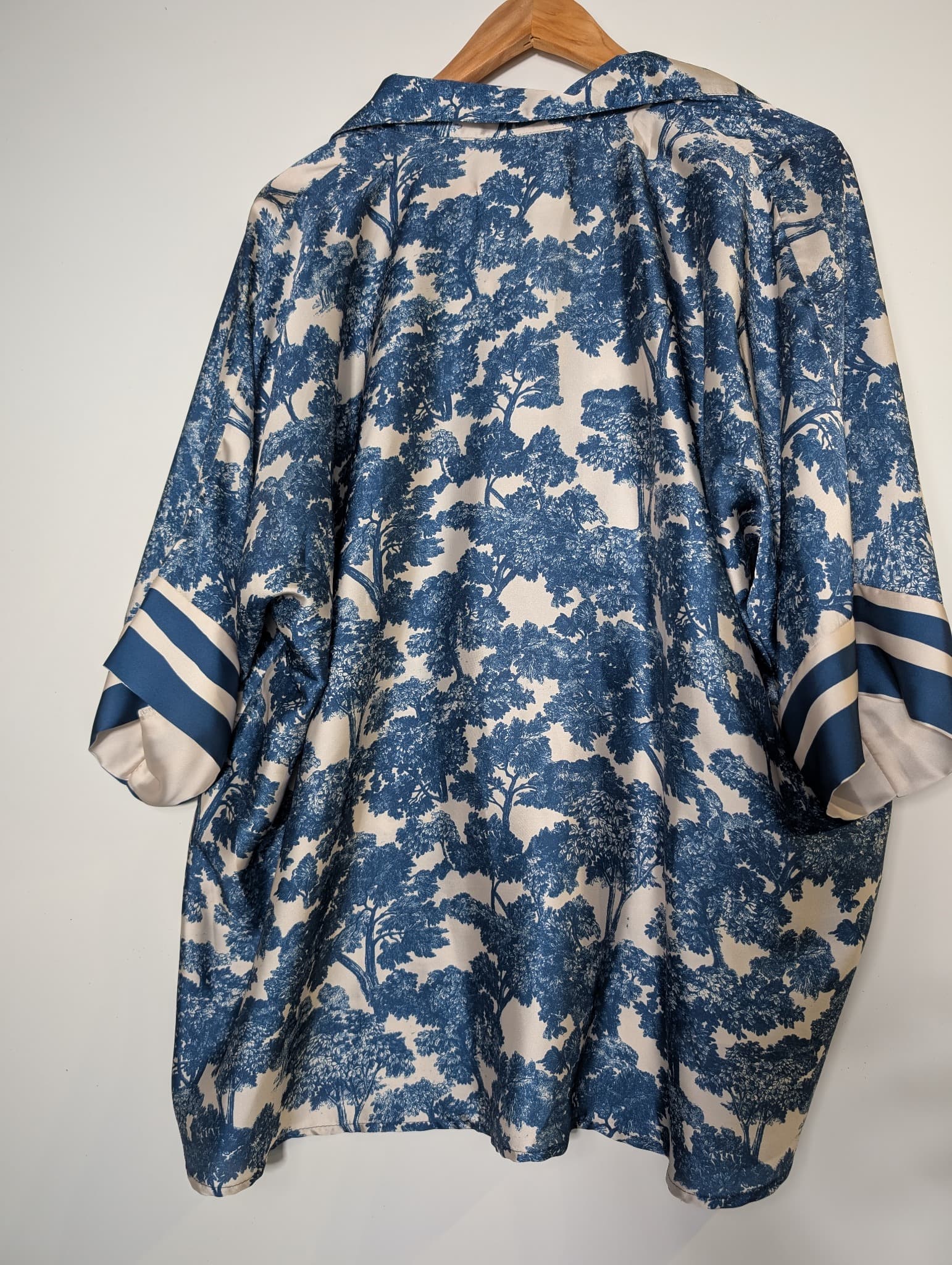 Carolina Lifestyle Satin Shirt Blue Toile de Jouy Print Size S/M — photo 4 of 6