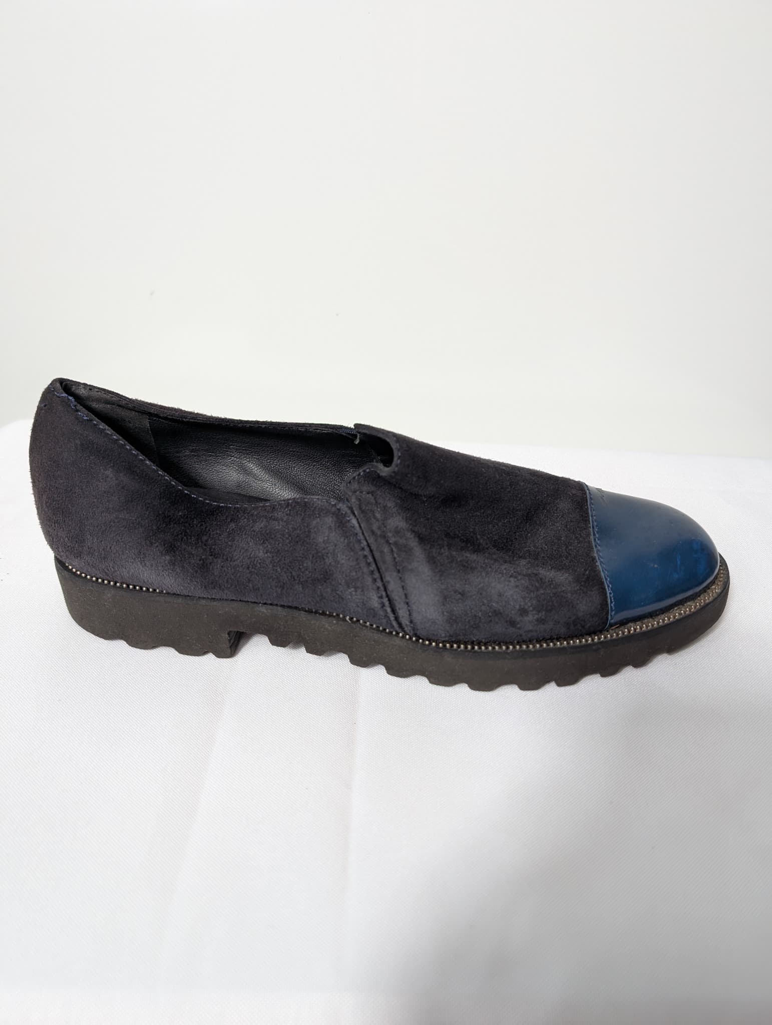 Carucci Roma Suede and Patent Leather Cap-Toe Loafers Black Blue EU 38 — photo 3 of 8