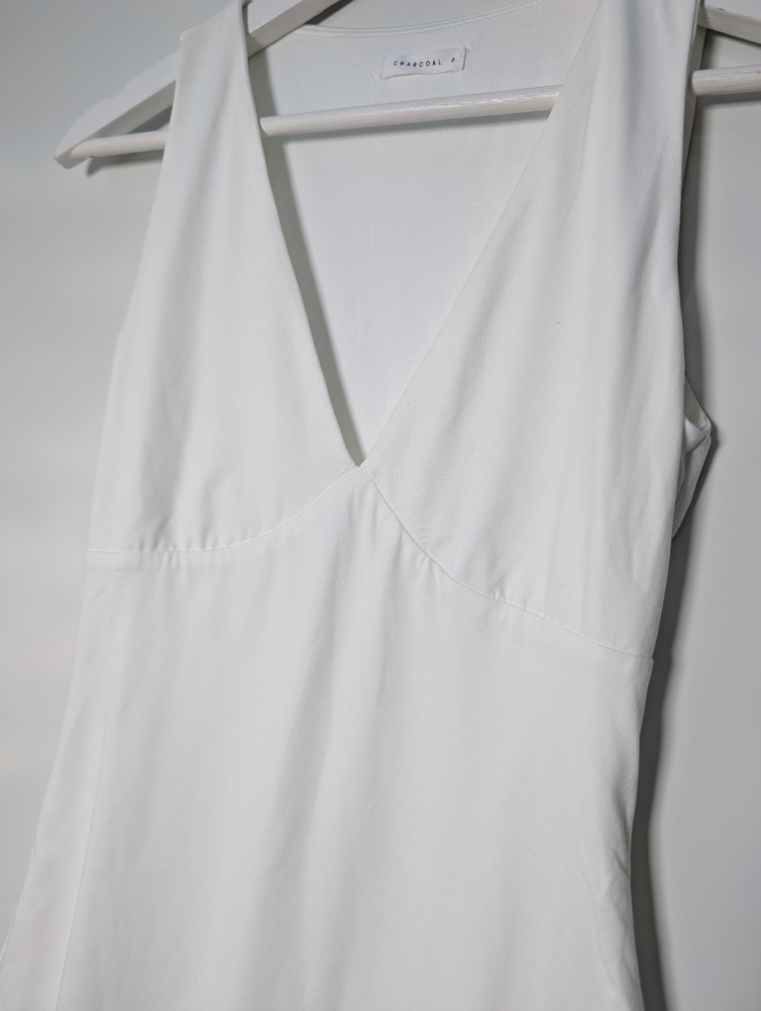 CHARCOAL White V-Neck Mini Dress Size 6 — photo 2 of 8