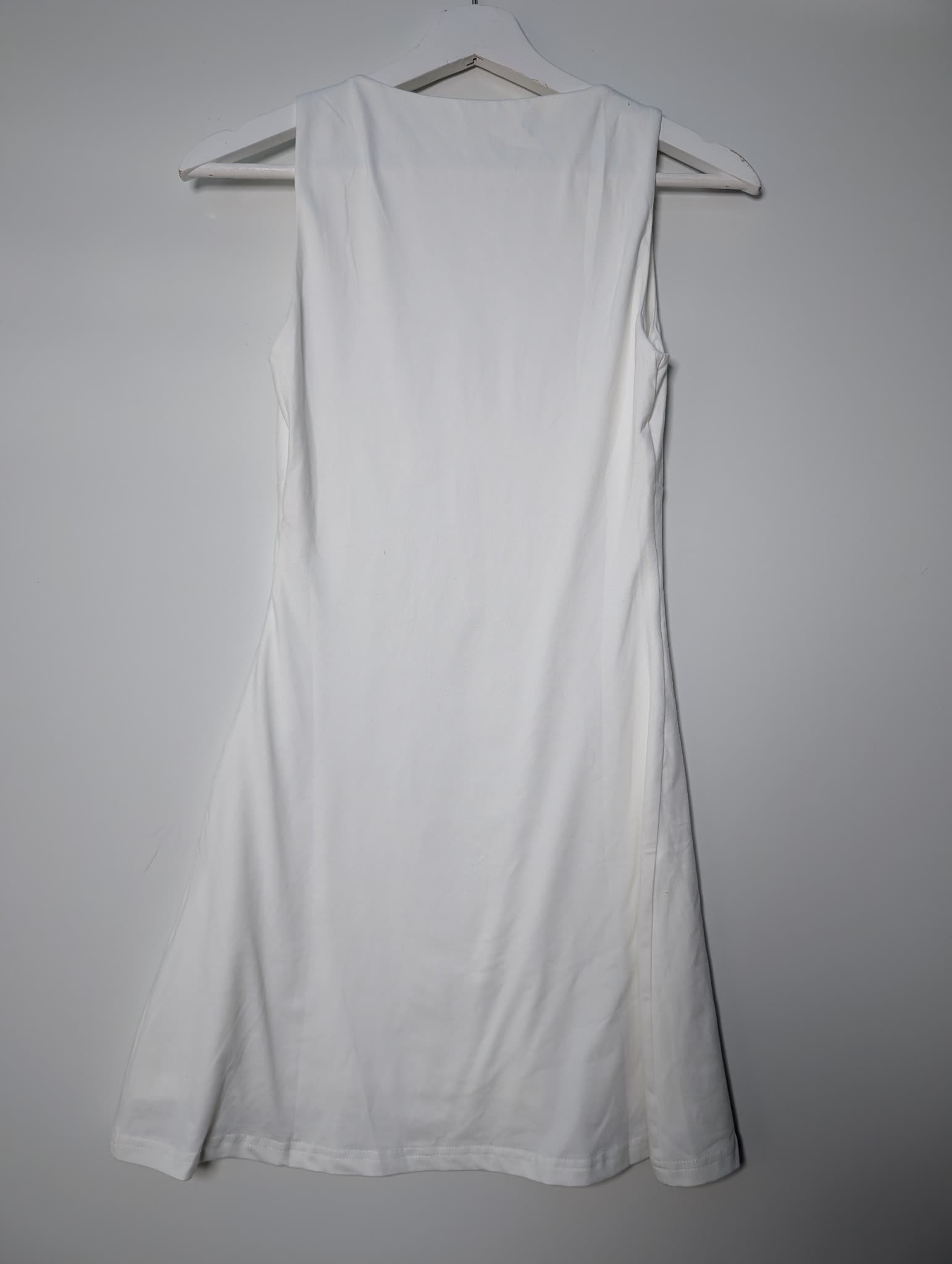 CHARCOAL White V-Neck Mini Dress Size 6 — photo 5 of 8