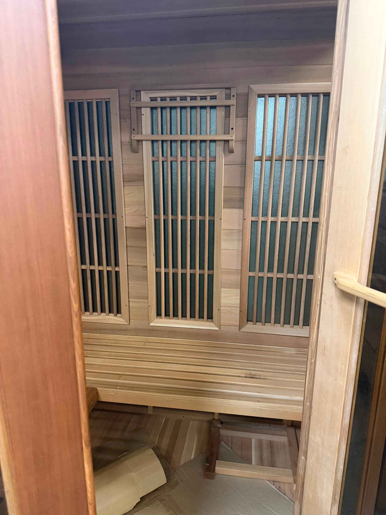 Corner Infrared Sauna Room with Digital Monitor and Audio System — photo 10 of 10