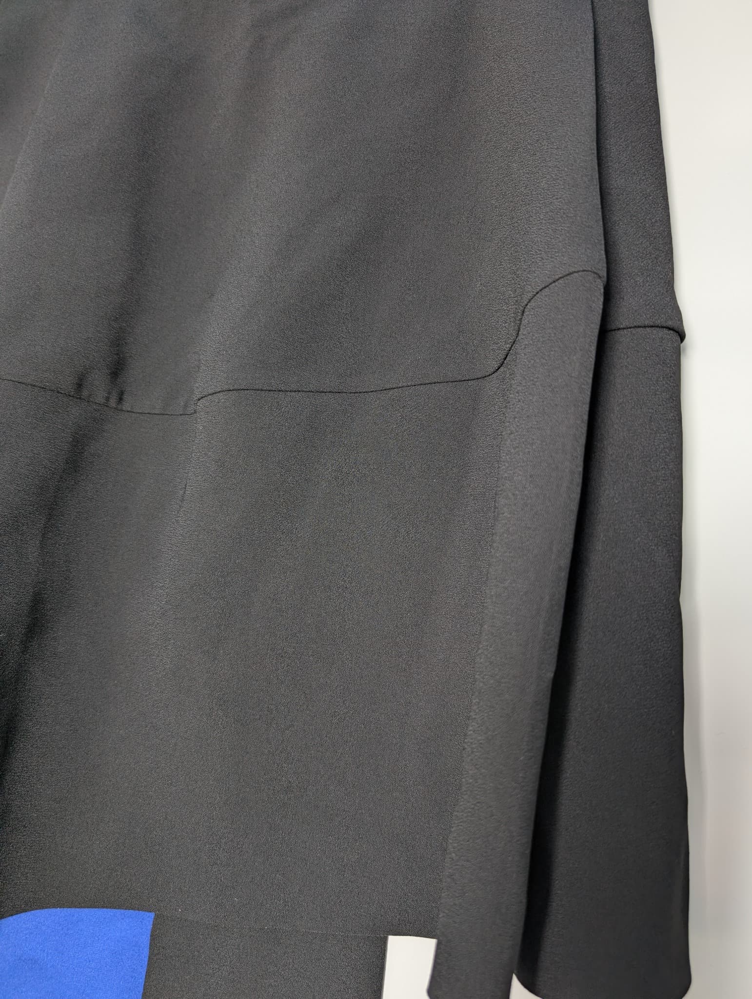 COS Asymmetric Scuba Skirt Black and Blue Size 44 — photo 2 of 8