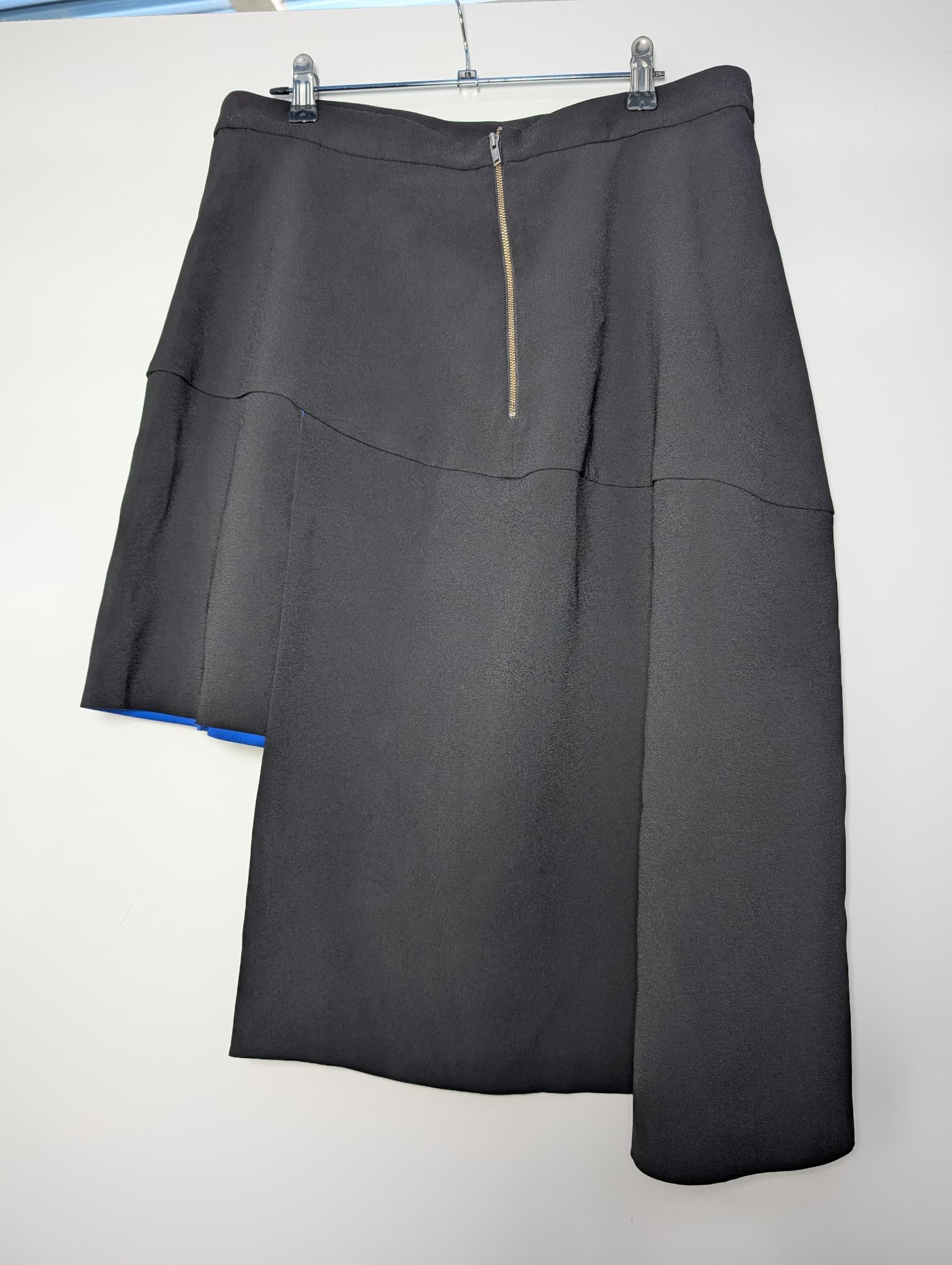 COS Asymmetric Scuba Skirt Black and Blue Size 44 — photo 4 of 8