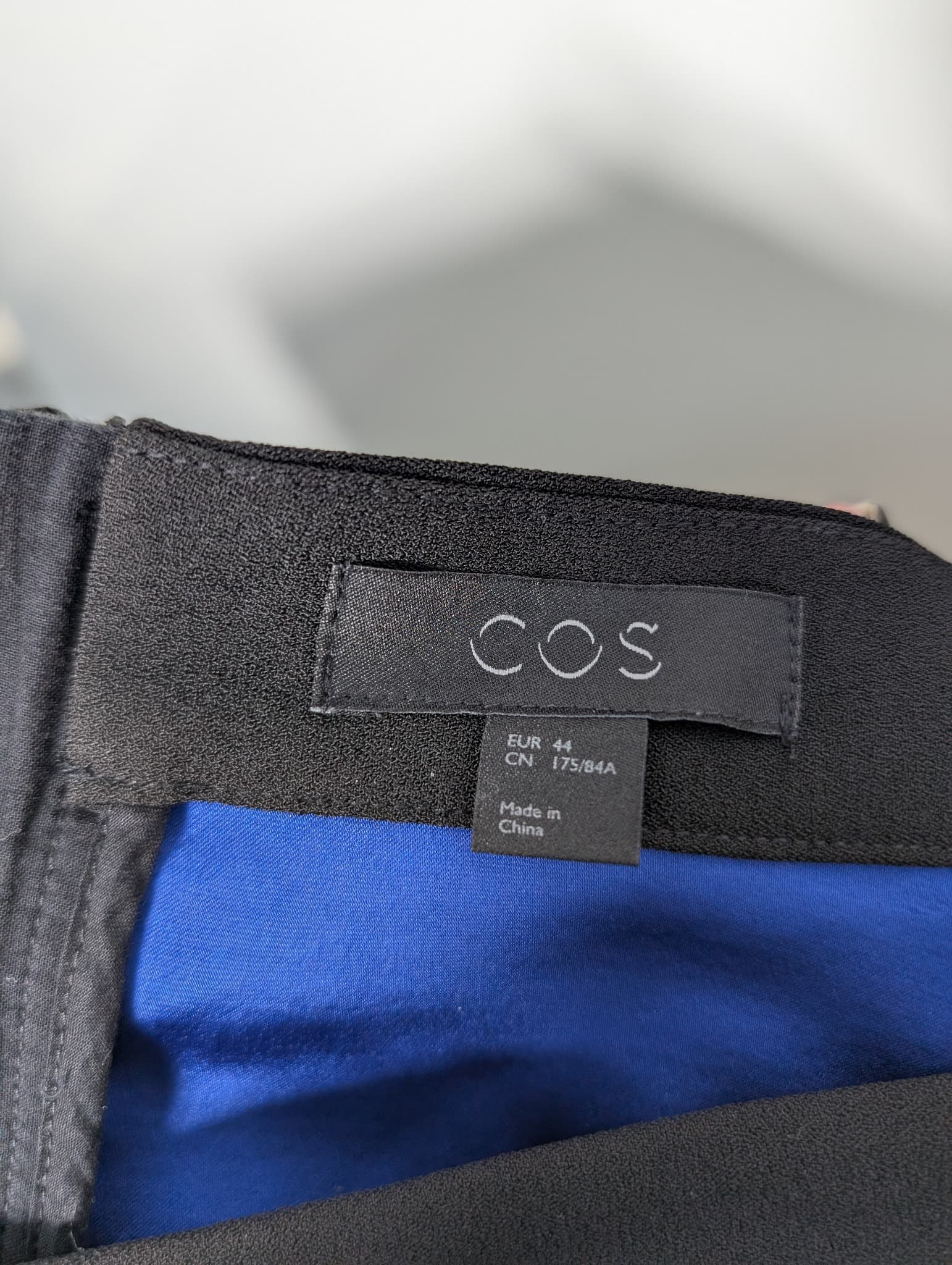 COS Asymmetric Scuba Skirt Black and Blue Size 44 — photo 5 of 8