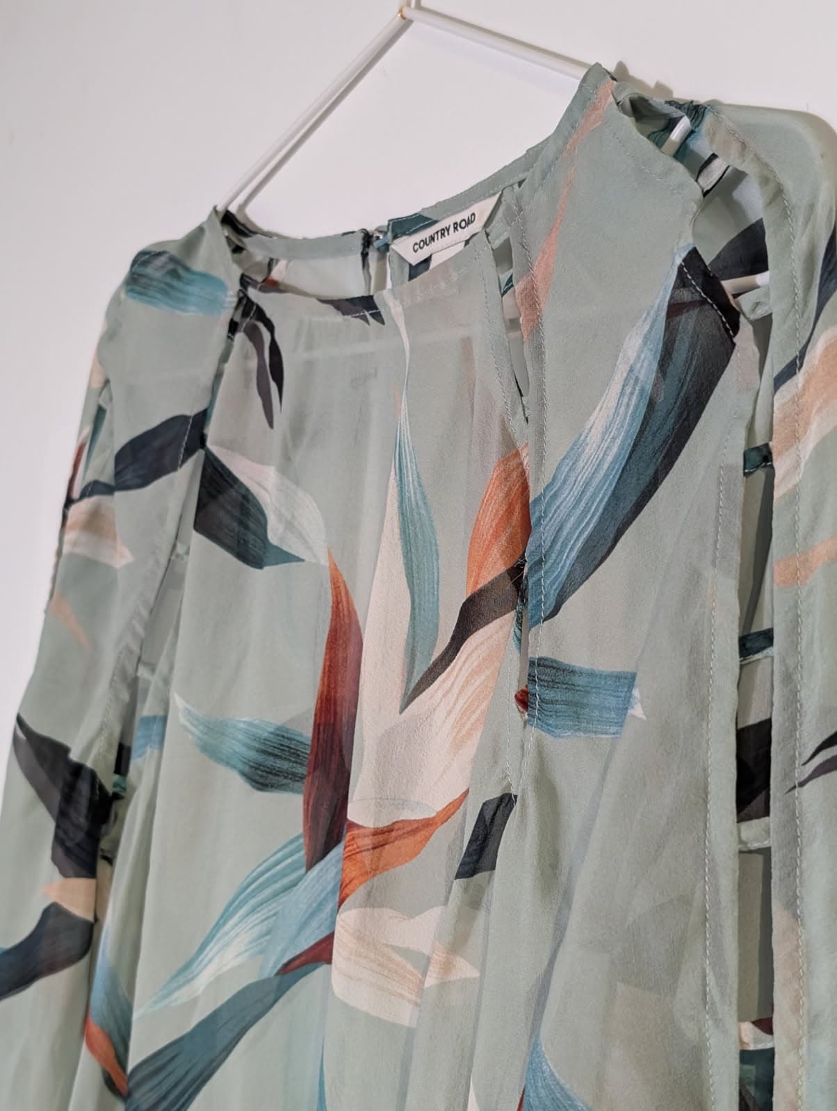 Country Road Women's 100% Silk Tropical Leaf Print Blouse - Size 10 — photo 5 of 10