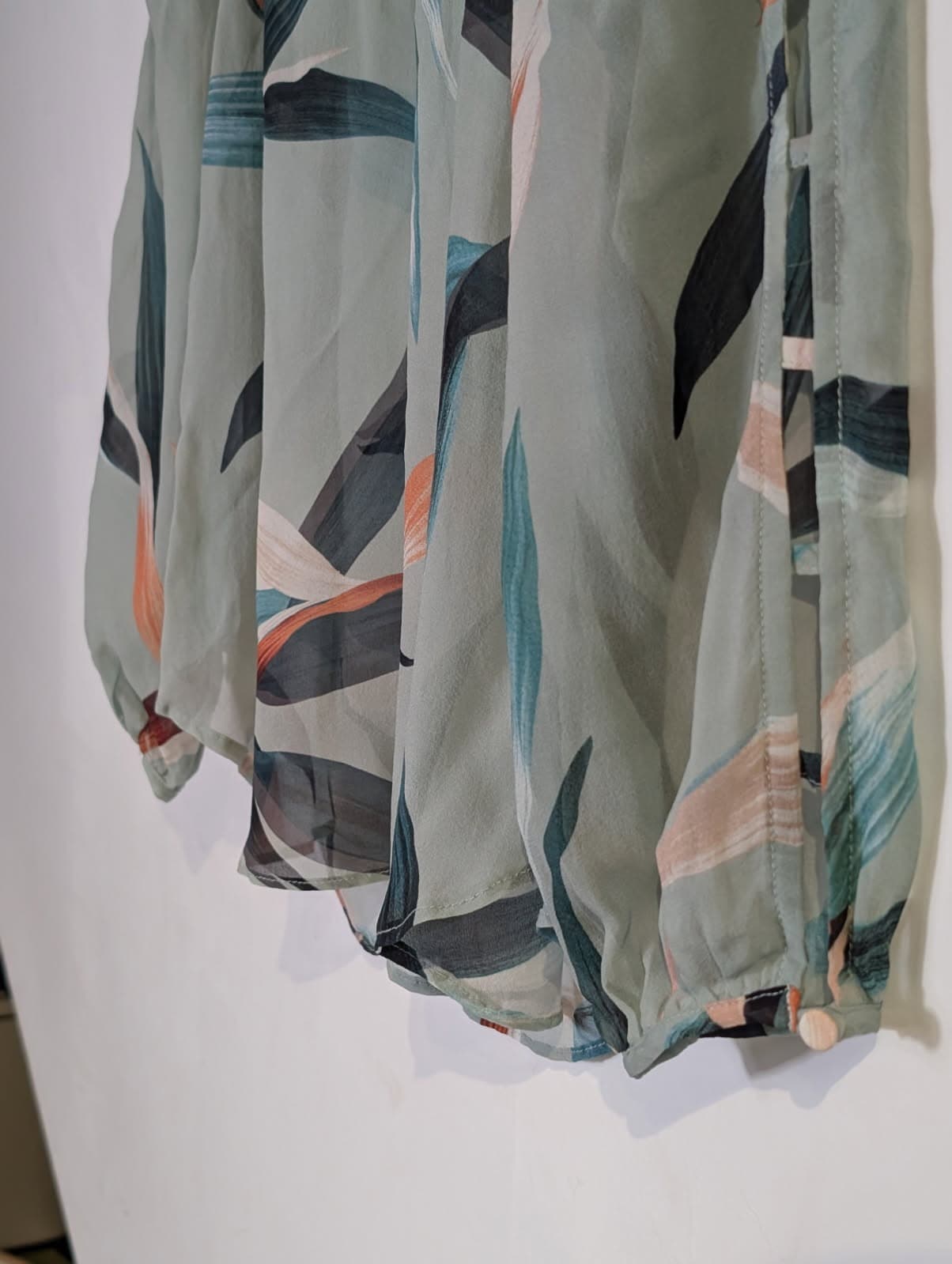 Country Road Women's 100% Silk Tropical Leaf Print Blouse - Size 10 — photo 6 of 10