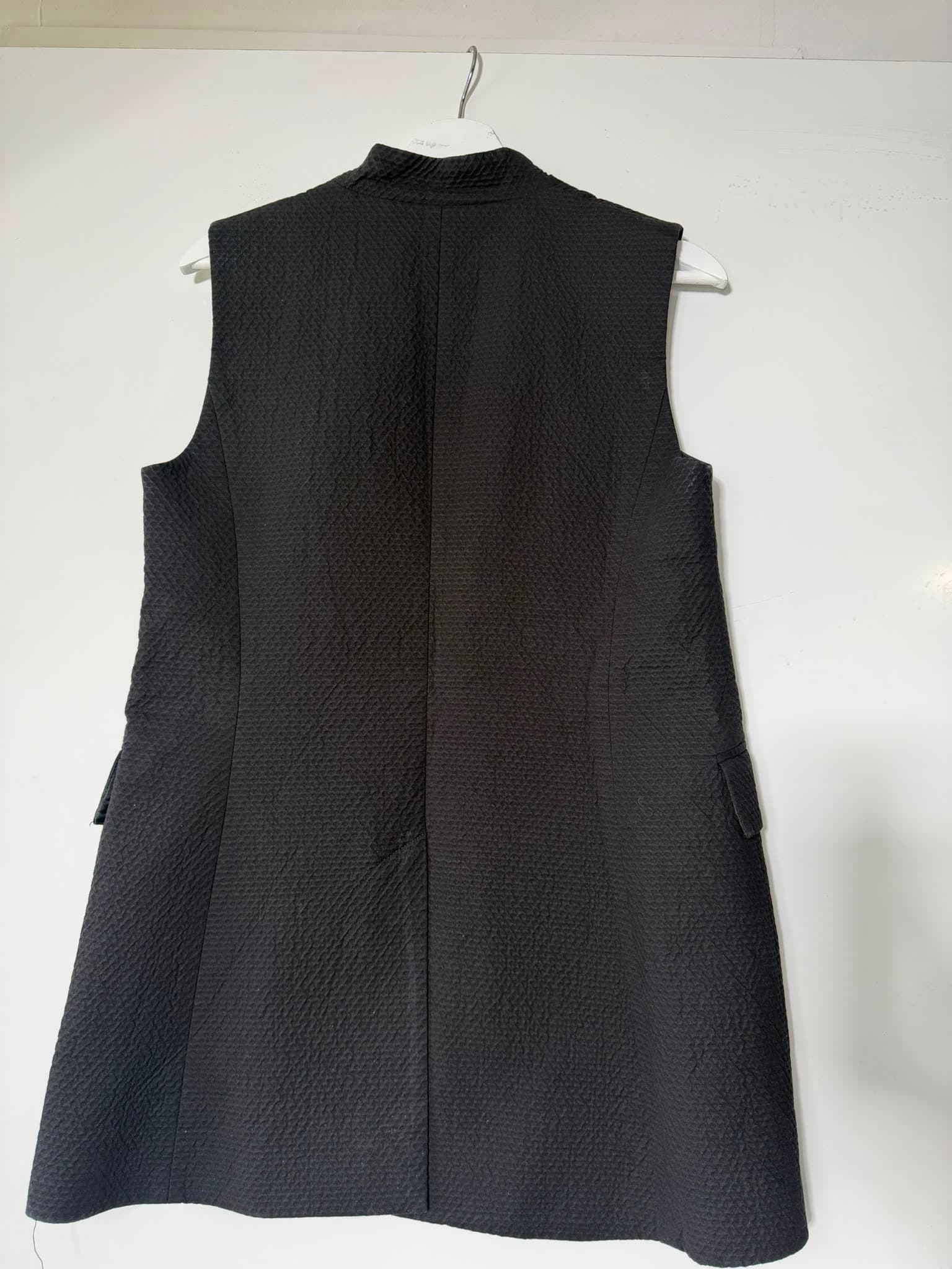 Cue Black Textured Sleeveless Longline Vest Size 10 — photo 2 of 3