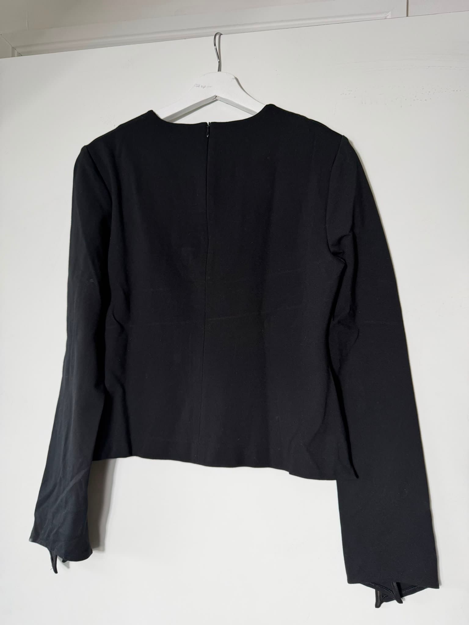 Cue Long Sleeve Asymmetric Hem Blouse Black Size 12 — photo 4 of 6