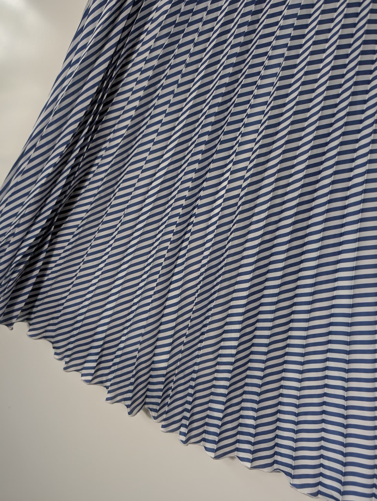 Daniela Drei Pleated Midi Skirt Blue and White Striped IT 44 — photo 2 of 7
