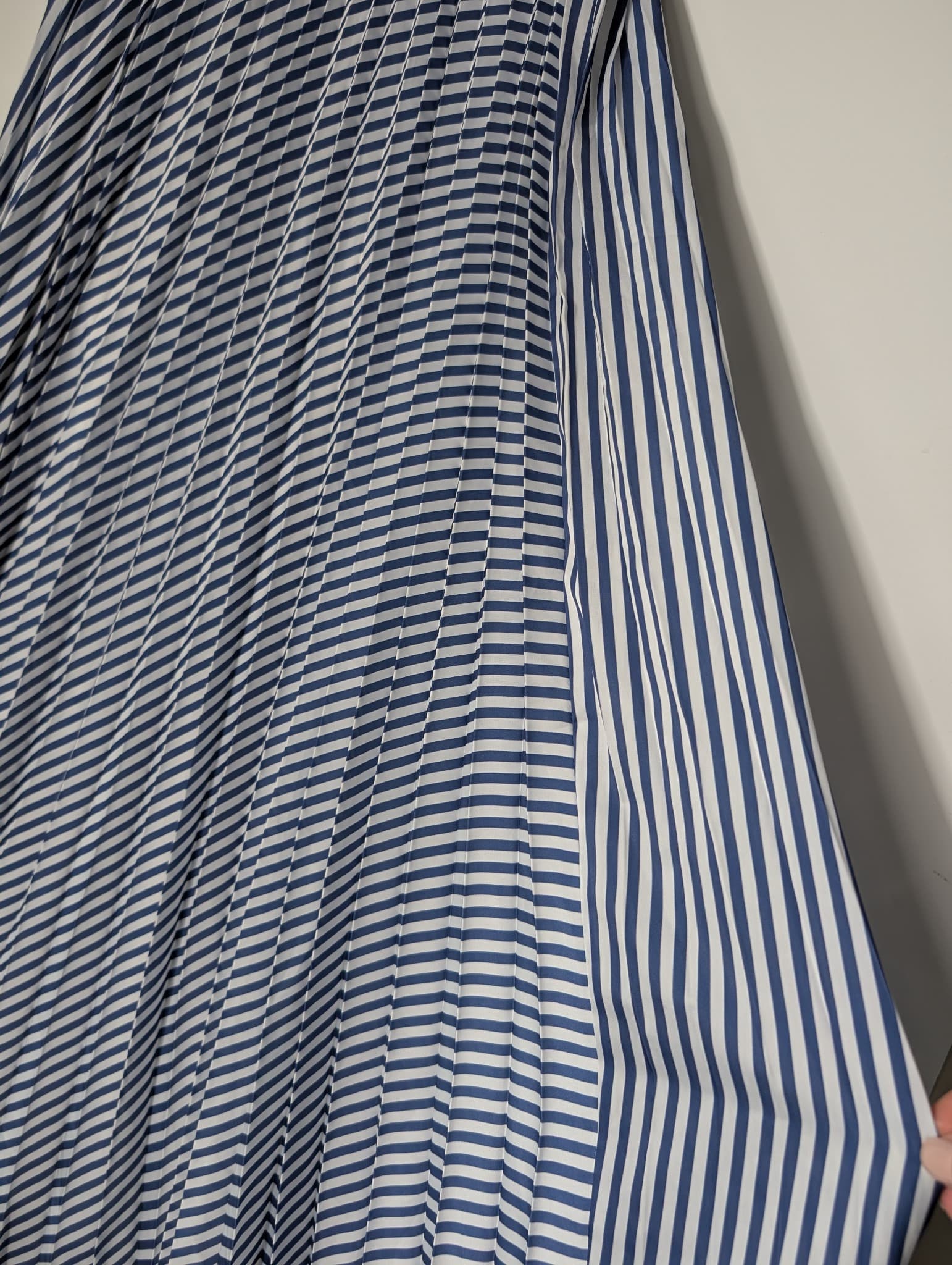 Daniela Drei Pleated Midi Skirt Blue and White Striped IT 44 — photo 3 of 7