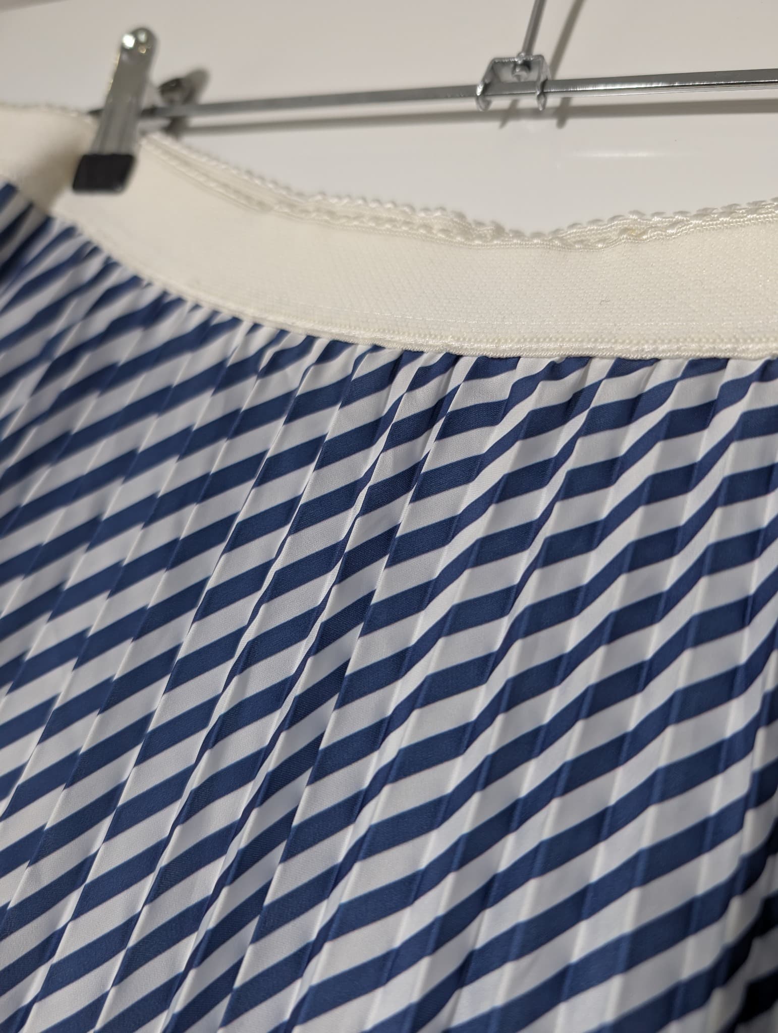 Daniela Drei Pleated Midi Skirt Blue and White Striped IT 44 — photo 4 of 7