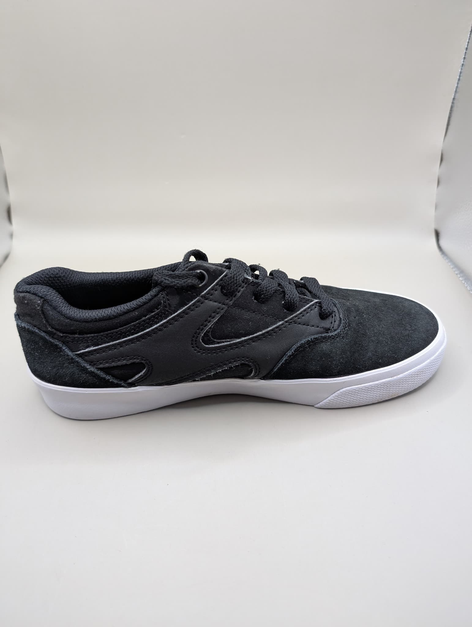 DC Shoes Kalis Vulc Youth Sneakers Black US 5 — photo 2 of 12